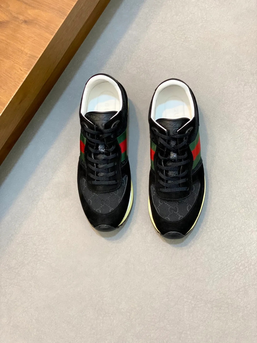 Men's shoes 💰660 [Gucci] Gucci - high-end quality original order 👩🏻‍❤️‍👨🏻 couple wear 🔍🔍🔍 casual sports shoes - upper: 🔝 suede calfskin, shoe body brand totem cloth. brand webbing, tongue. heel. air pressure brand logo - lining: water-dyed sheepskin -Outsole: ultra-light TPU foam·TR rubber; two-color molded outsole -Ultra-high quality control·fine workmanship: highlighted (high-end·exquisite·class) -Size: same style for men and women 36-44 (female 35, 40, male 45, 46 can be customized)·